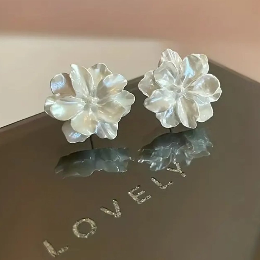 Earrings Large Exquisite White Flower Pearly Shine Ornaments Glam Statement New